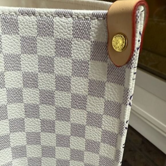 NEW DESIGNER INSPIRED TOTE-PERFECTION - Picture 4 of 9